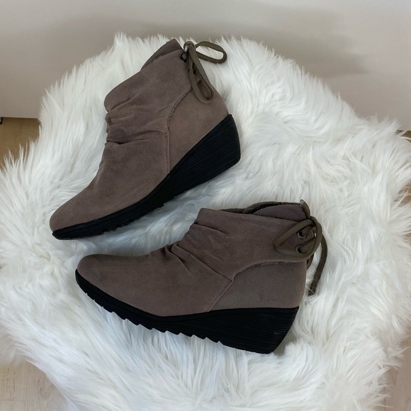 EUC serene island faux suede booties w/ tie detail - Picture 11 of 13